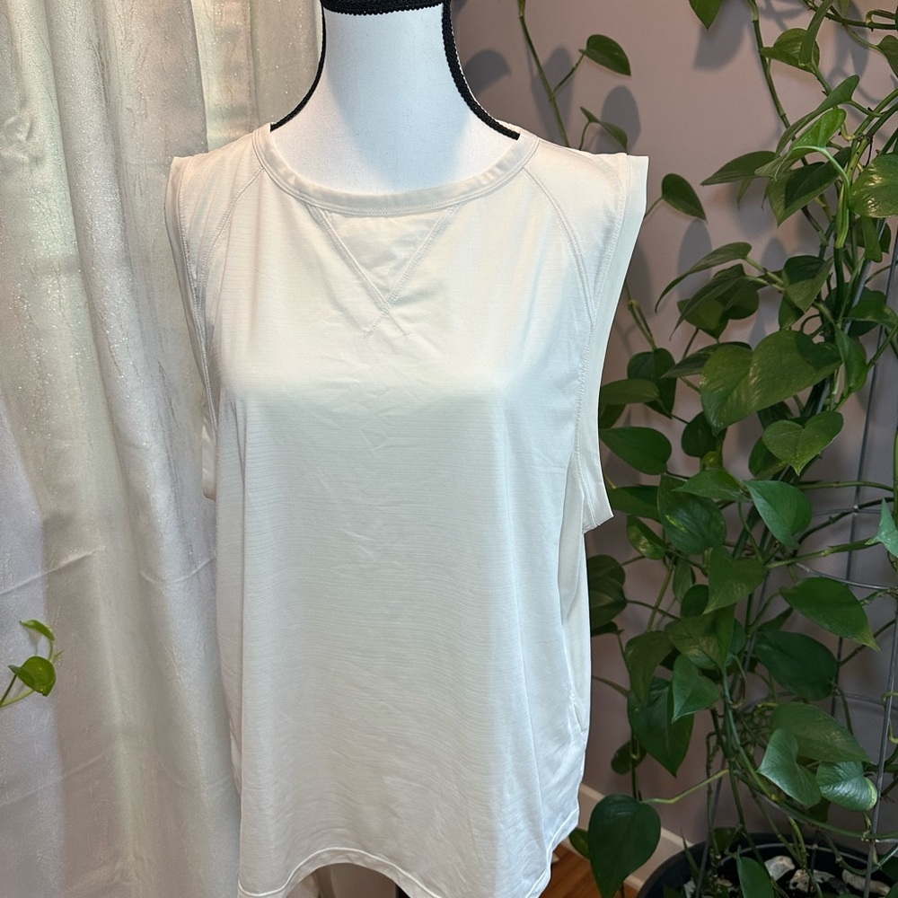 Fabletics Cream Muscle Tee Relaxed Sleeveless